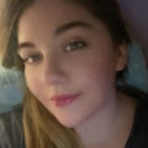 Meet your Posher, Adrienne